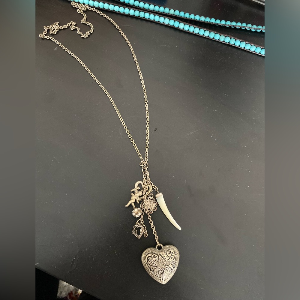 Silver pendant necklace